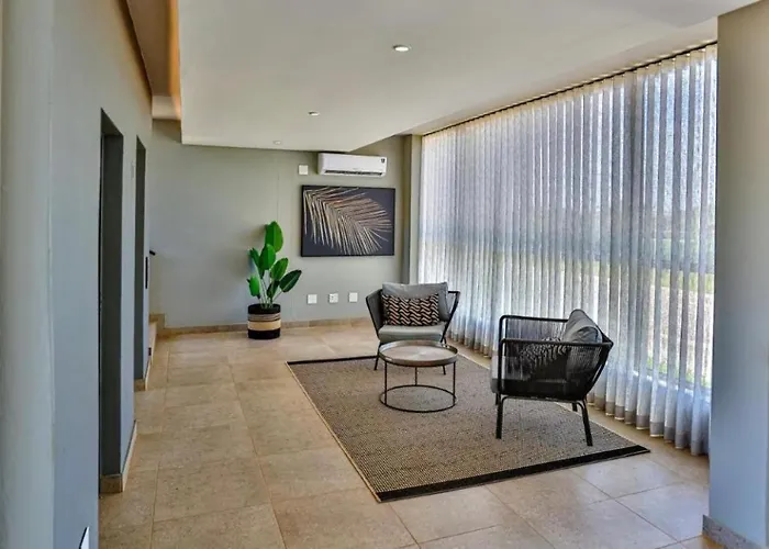 Boulevard Suite 242