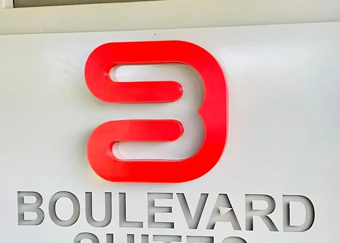 Boulevard Suite 242